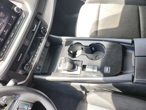 Used 2024 Nissan Rogue SV FWD image 18