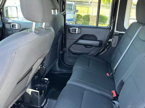 Used 2018 Jeep Wrangler Unlimited Sahara w/ LED Lighting Group AWD/4WD image 14