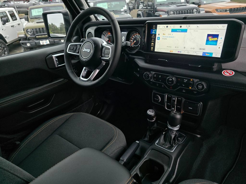 Used 2025 Jeep Wrangler Unlimited Sahara AWD/4WD image 11