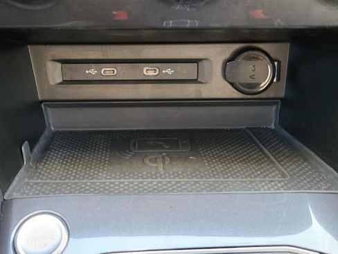 Used 2021 Volkswagen Tiguan SE w/ Panoramic Sunroof Package image 28