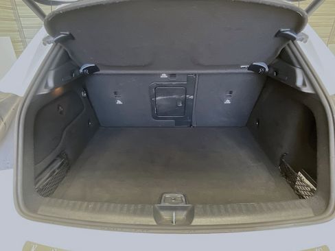 Used 2020 Mercedes-Benz GLA 250 w/ Premium Package image 16