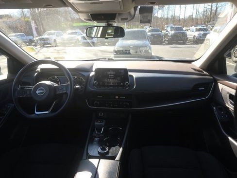 Used 2023 Nissan Rogue S image 9