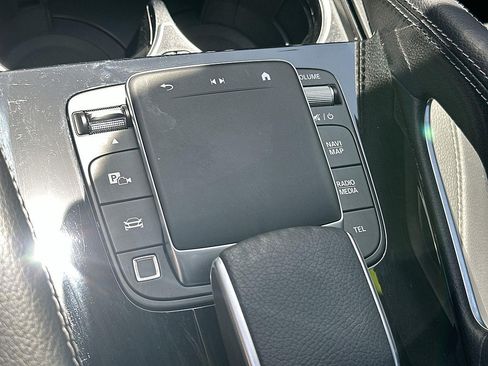 Used 2025 Mercedes-Benz GLE 450e 4MATIC w/ Driver Assistance Package image 39