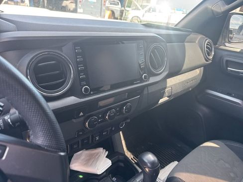 Used 2021 Toyota Tacoma TRD Sport w/ Technology Package image 11