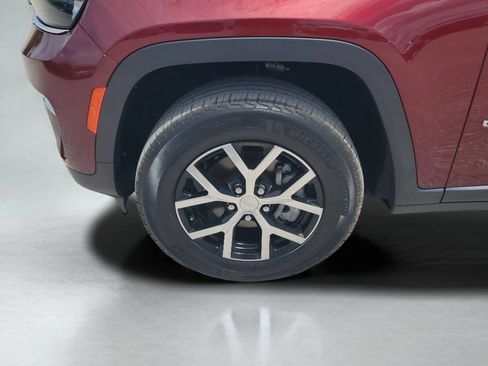 Used 2023 Jeep Grand Cherokee Limited AWD/4WD image 10