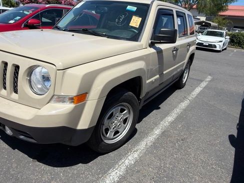 Used 2017 Jeep Patriot Sport FWD image 13