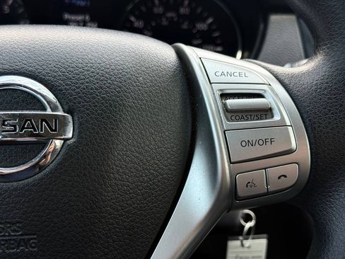 Used 2016 Nissan Rogue S w/ Appearance Package FWD image 16