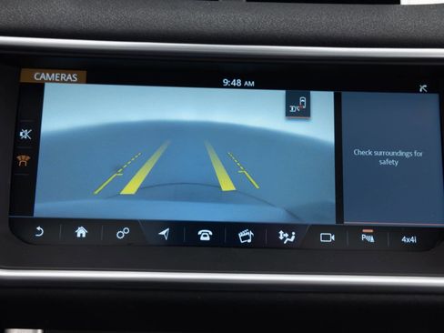 Used 2017 Land Rover Range Rover Evoque SE image 32