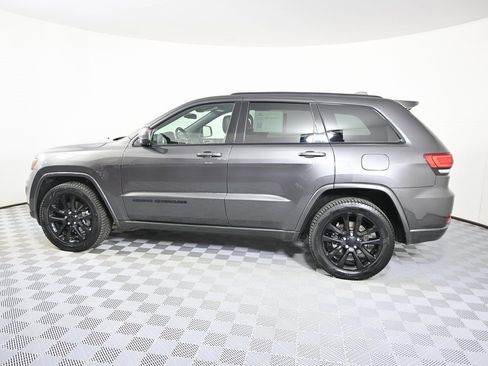 Used 2021 Jeep Grand Cherokee Laredo X image 3