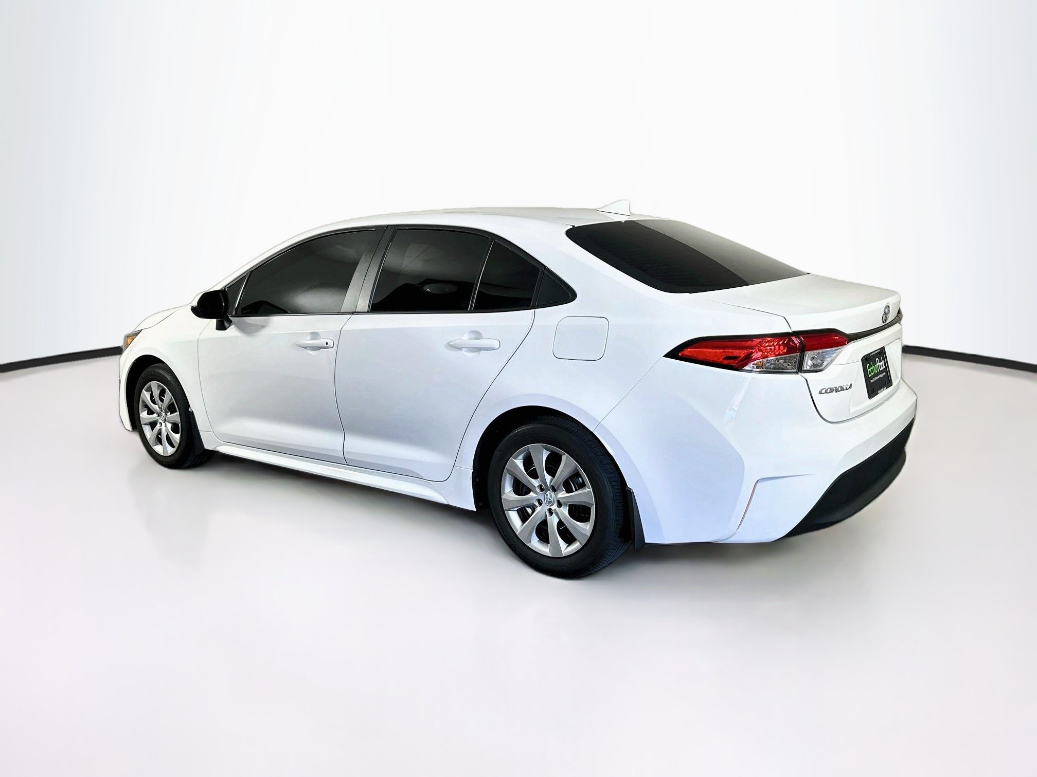 Used 2025 Toyota Corolla LE FWD image 5