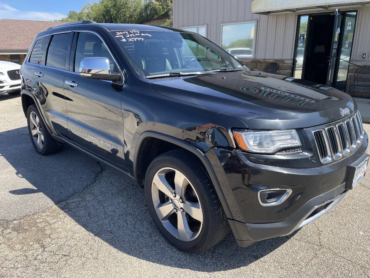 Used 2014 Jeep Grand Cherokee Limited w/ Luxury Group II AWD/4WD image 2