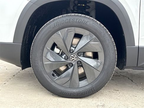 New 2026 Volkswagen Taos S image 9