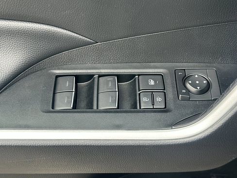 Used 2025 Toyota RAV4 XLE AWD/4WD image 11