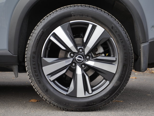 Certified 2023 Nissan Rogue Platinum w/ Platinum Premium Package AWD/4WD image 18