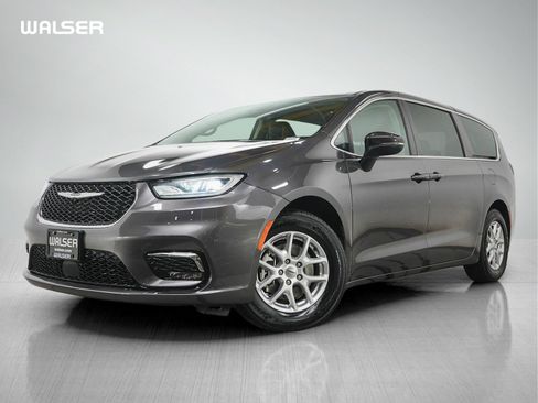 Used 2023 Chrysler Pacifica Touring-L FWD image 1