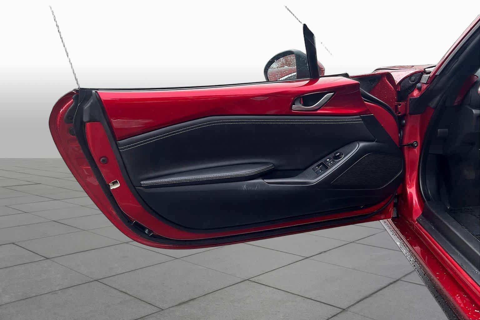 Used 2024 MAZDA MX-5 Miata RF Grand Touring RWD image 18