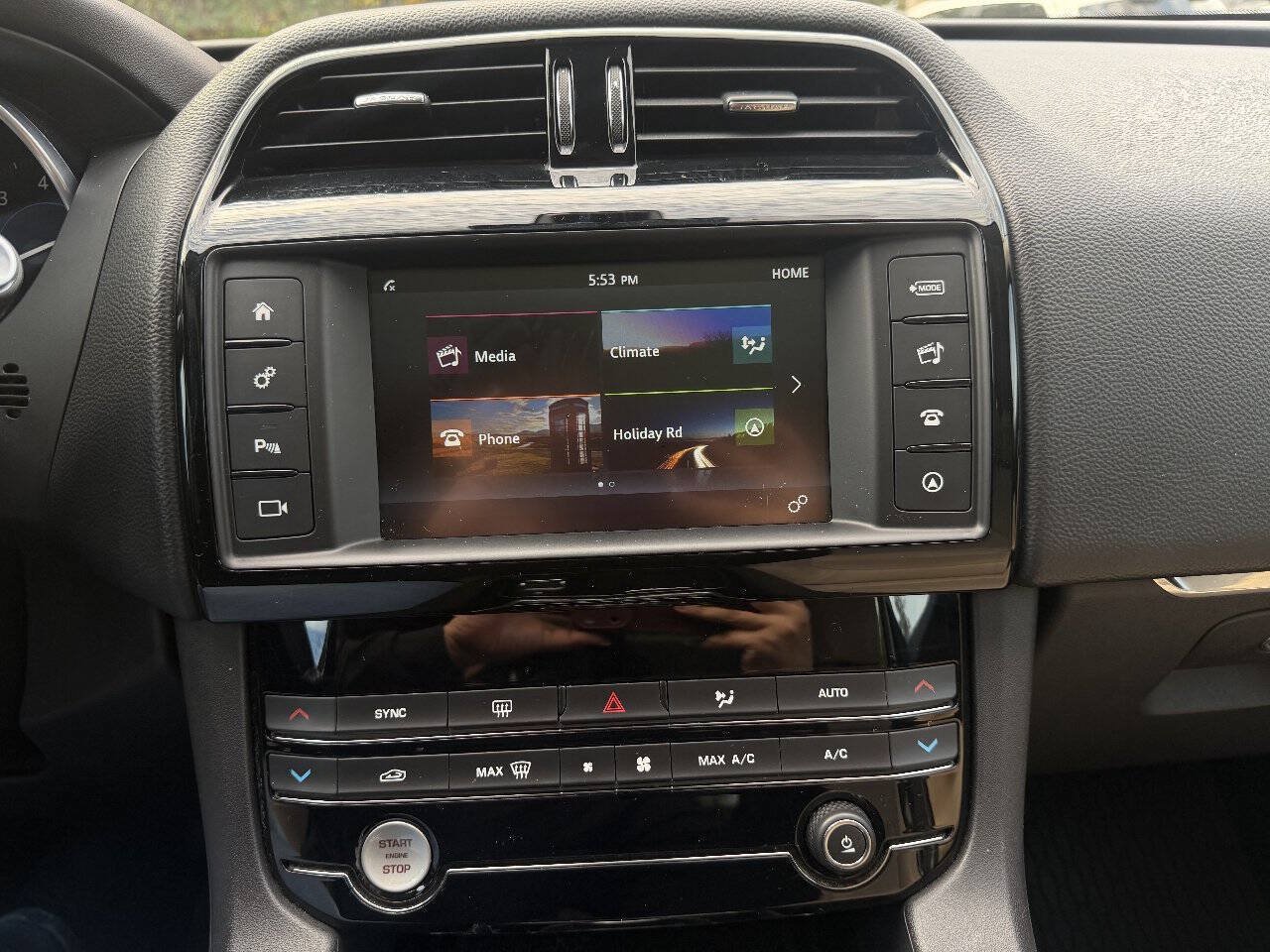 Used 2018 Jaguar F-PACE Premium AWD/4WD image 16