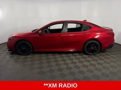 Used 2025 Toyota Camry SE image 5