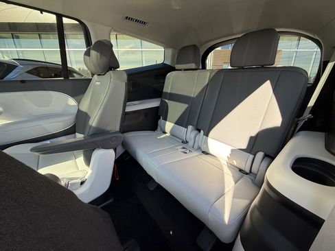 Certified 2026 Hyundai Ioniq 9 Limited w/ Tow & Go Package image 16