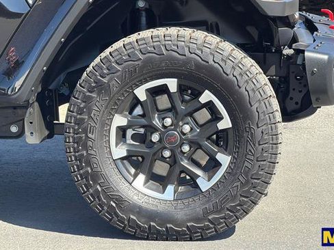Used 2025 Jeep Gladiator Rubicon AWD/4WD image 35