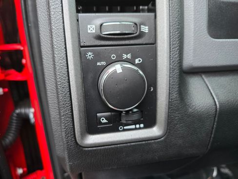 Used 2017 RAM 1500 ST RWD image 35