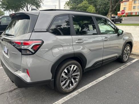 Used 2025 Subaru Forester Touring w/ Popular Package - Touring AWD/4WD image 3