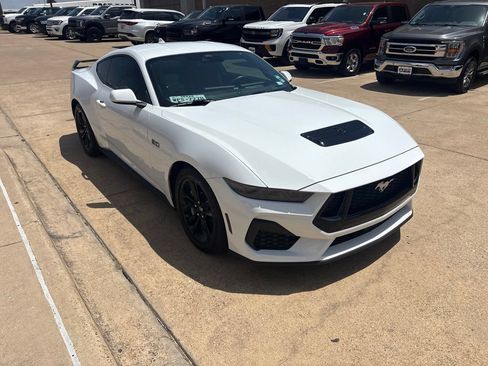 Used 2025 Ford Mustang GT RWD image 5