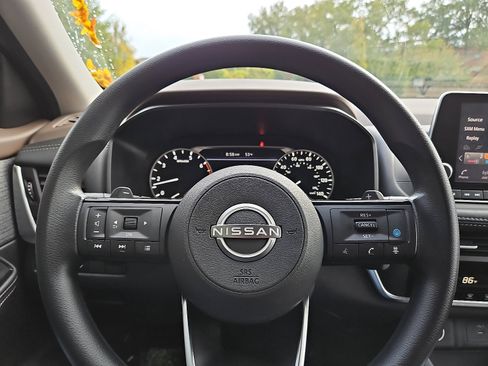 Certified 2023 Nissan Rogue SV image 18