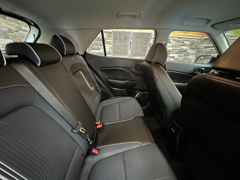 Used 2024 Hyundai Venue Limited FWD image 46
