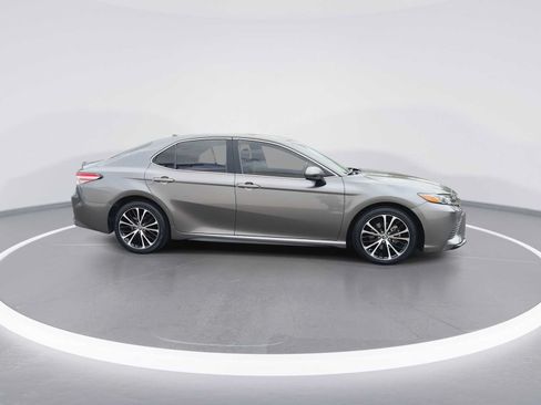 Certified 2019 Toyota Camry SE FWD image 9