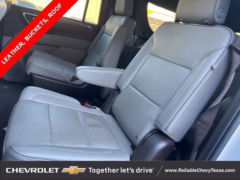 Used 2022 GMC Yukon XL SLT w/ SLT Premium Package image 13