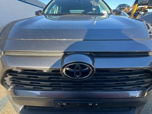 Used 2022 Toyota RAV4 XLE Premium FWD image 12