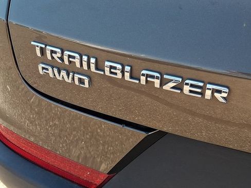 Used 2021 Chevrolet TrailBlazer ACTIV w/ Technology Package AWD/4WD image 23