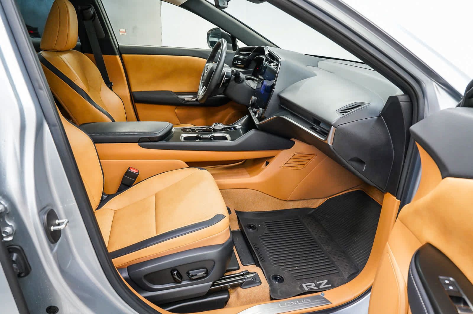 Used 2025 Lexus RZ 450e w/ Accessory Package (2T) AWD/4WD image 16