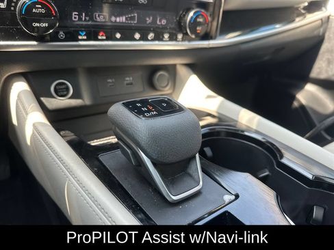 Used 2023 Nissan Rogue SL w/ SL Premium Package FWD image 17