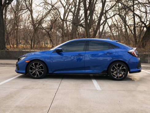 Used 2019 Honda Civic Sport Touring image 6