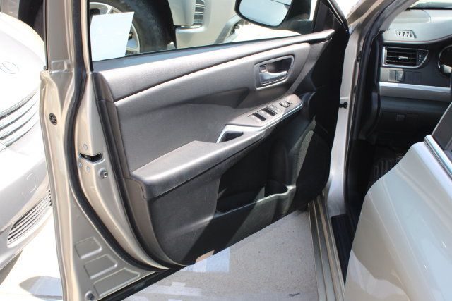 Used 2015 Toyota Camry SE FWD image 10