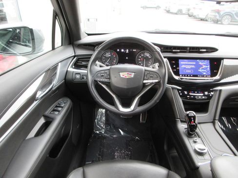Used 2025 Cadillac XT6 Sport w/ Technology Package image 39
