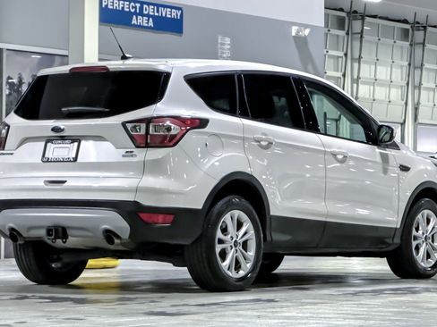 Used 2017 Ford Escape SE image 8