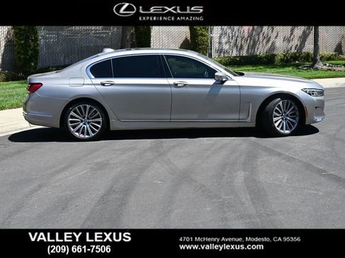 Used 2022 BMW 750i xDrive AWD/4WD image 3