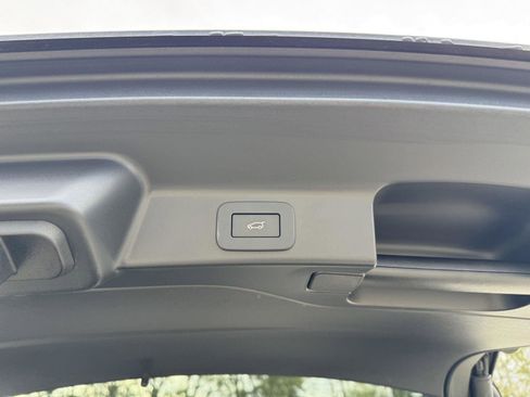 Used 2024 Jaguar F-PACE R-Dynamic S image 23