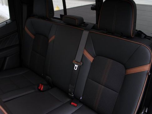 Used 2025 GMC Canyon AT4 image 30