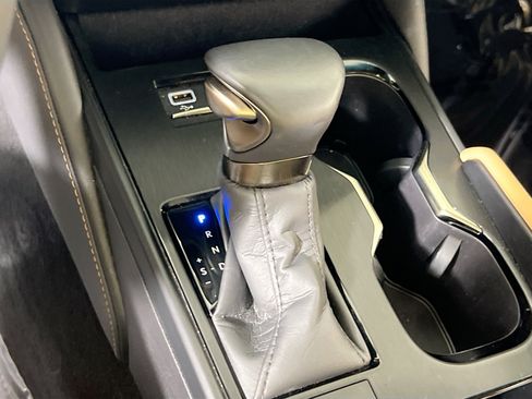 Used 2025 Lexus ES 350 w/ Premium Package FWD image 17