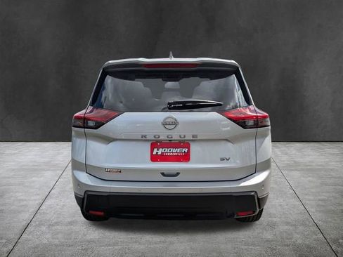 Used 2024 Nissan Rogue SV image 5