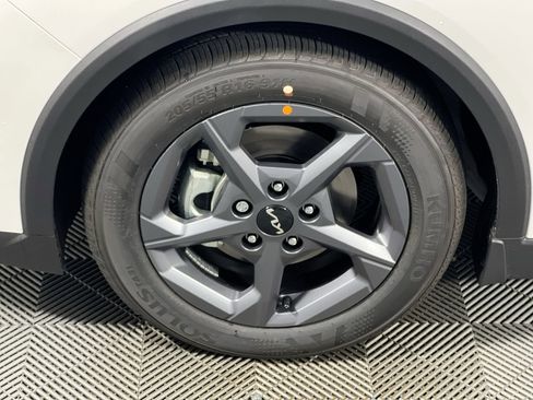 New 2025 Kia K4 LXS image 12