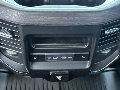 New 2026 RAM 2500 Laramie AWD/4WD image 15