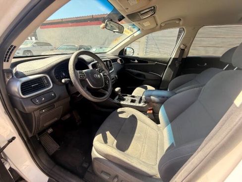 Used 2019 Kia Sorento AWD V6 image 10