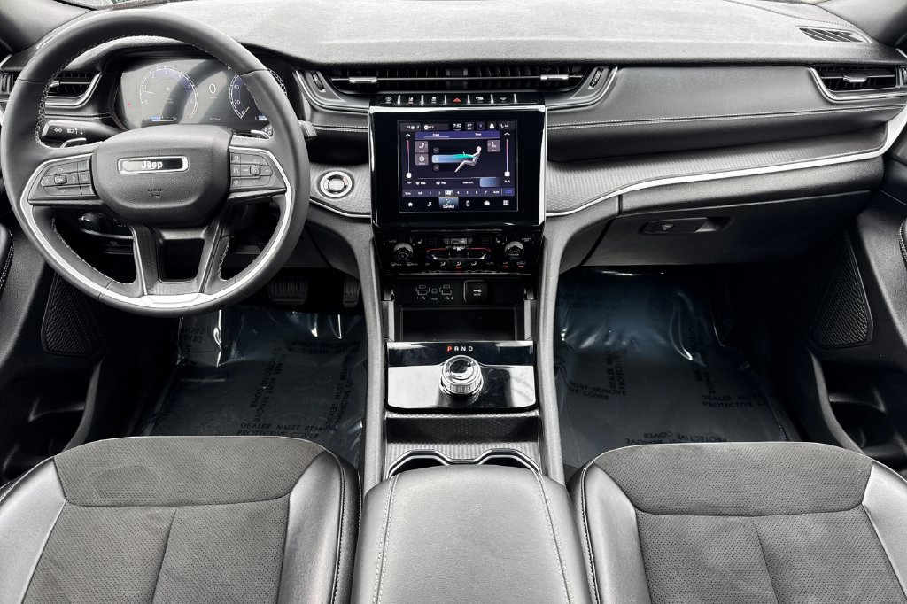 Used 2024 Jeep Grand Cherokee L Altitude RWD image 4
