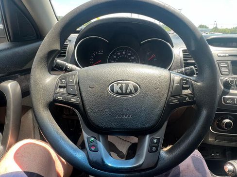 Used 2014 Kia Sorento LX image 17
