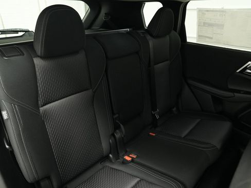 Used 2025 Mitsubishi Outlander ES image 30